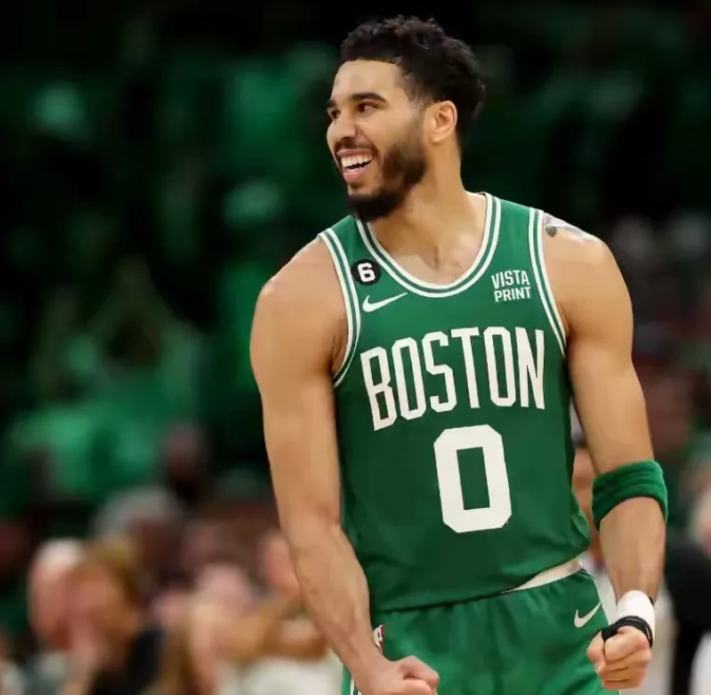 希腊男篮强势美国男篮，塔图姆送出助攻的简单介绍