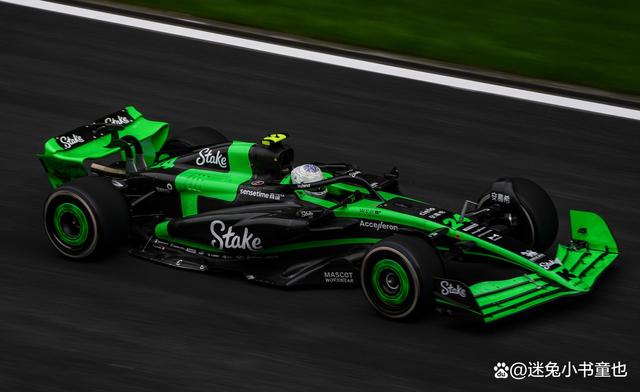 关于梅赛德斯翻盘索伯车队，诺里斯统治全场的信息