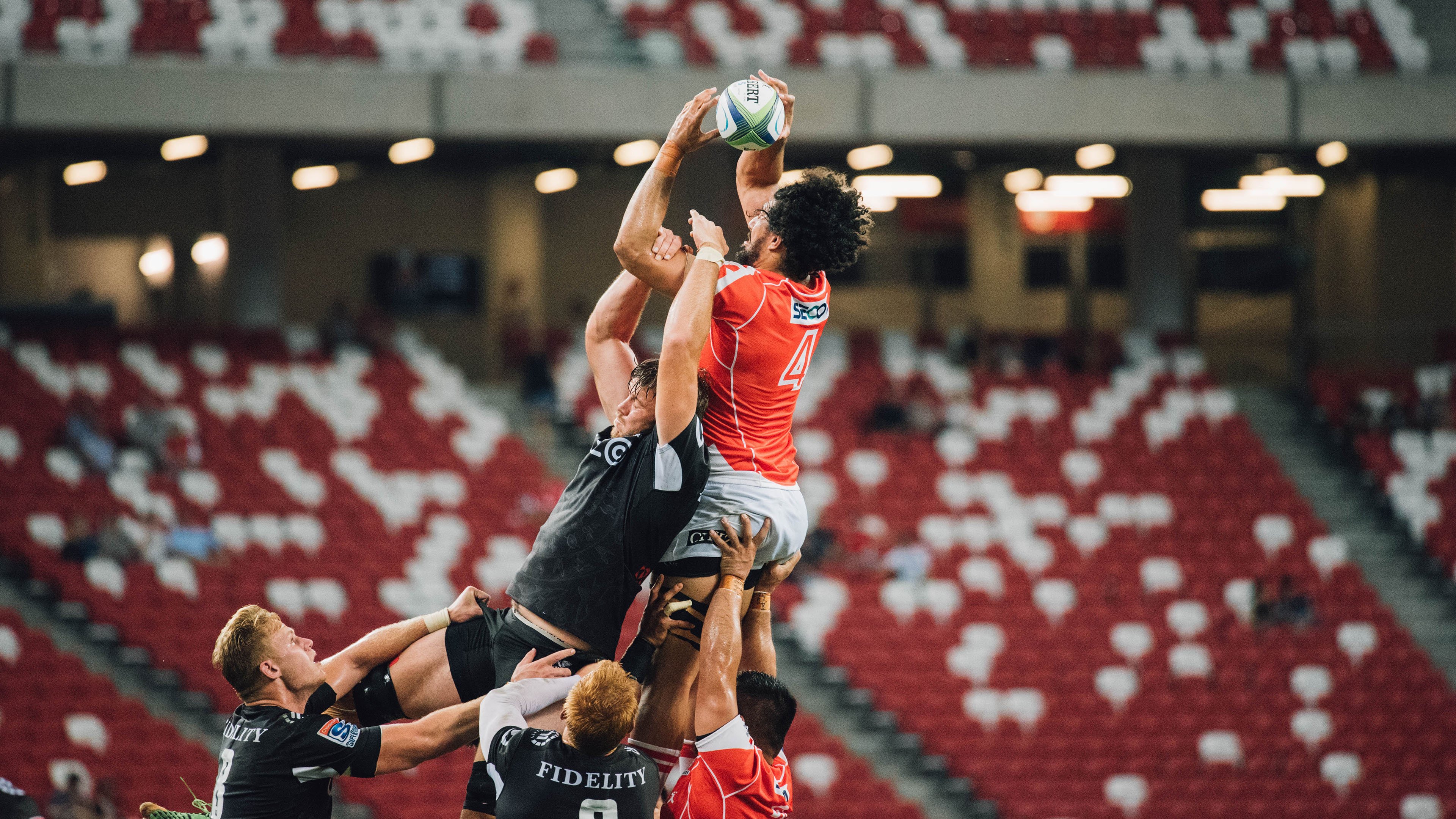 跨洋对决的意志之战，霍勒迪关键回合不手软，公牛加时险胜广东队