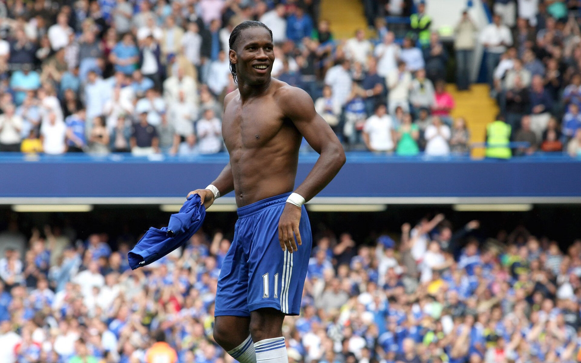 丹麦横扫尼斯，苏亚雷斯关键战不手软，诠释北欧足球的坚韧与智慧