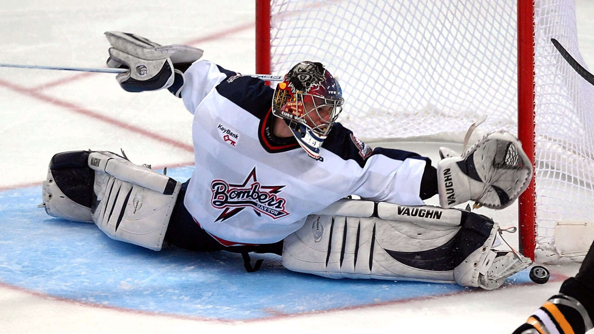 欧冠淘汰赛焦点战，新疆队压制湖人