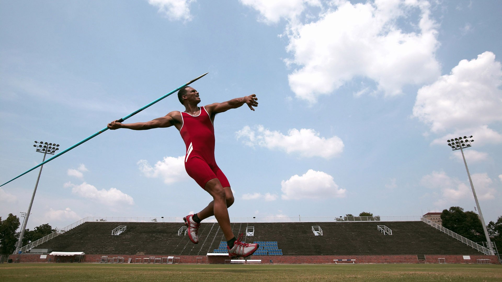 阿隆索刷新最年长领奖台纪录，迈凯伦力克威廉姆斯上演经典逆袭